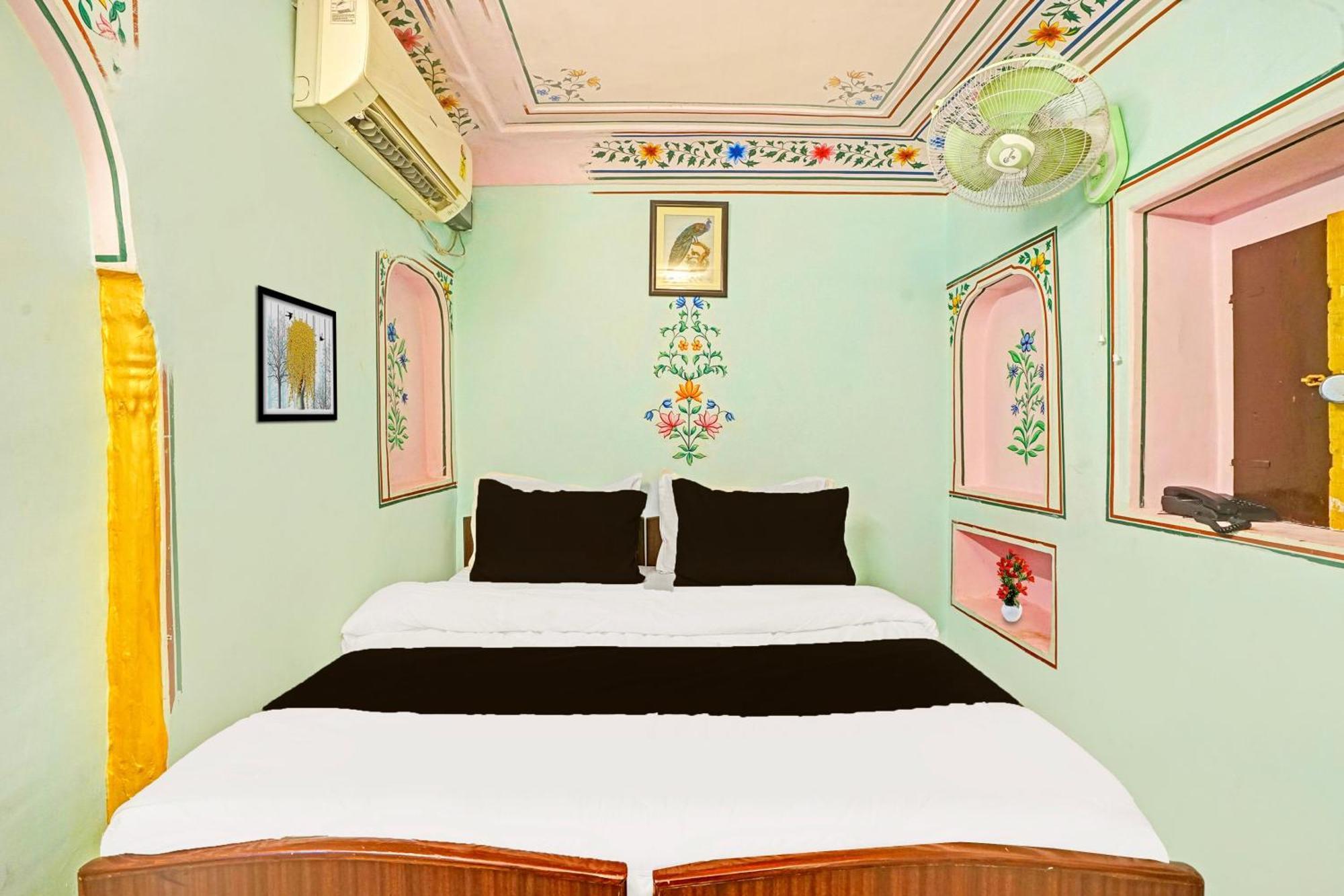 Hotel Super Collection O Ramganj Near Hawa Mahal à Jaipur Extérieur photo