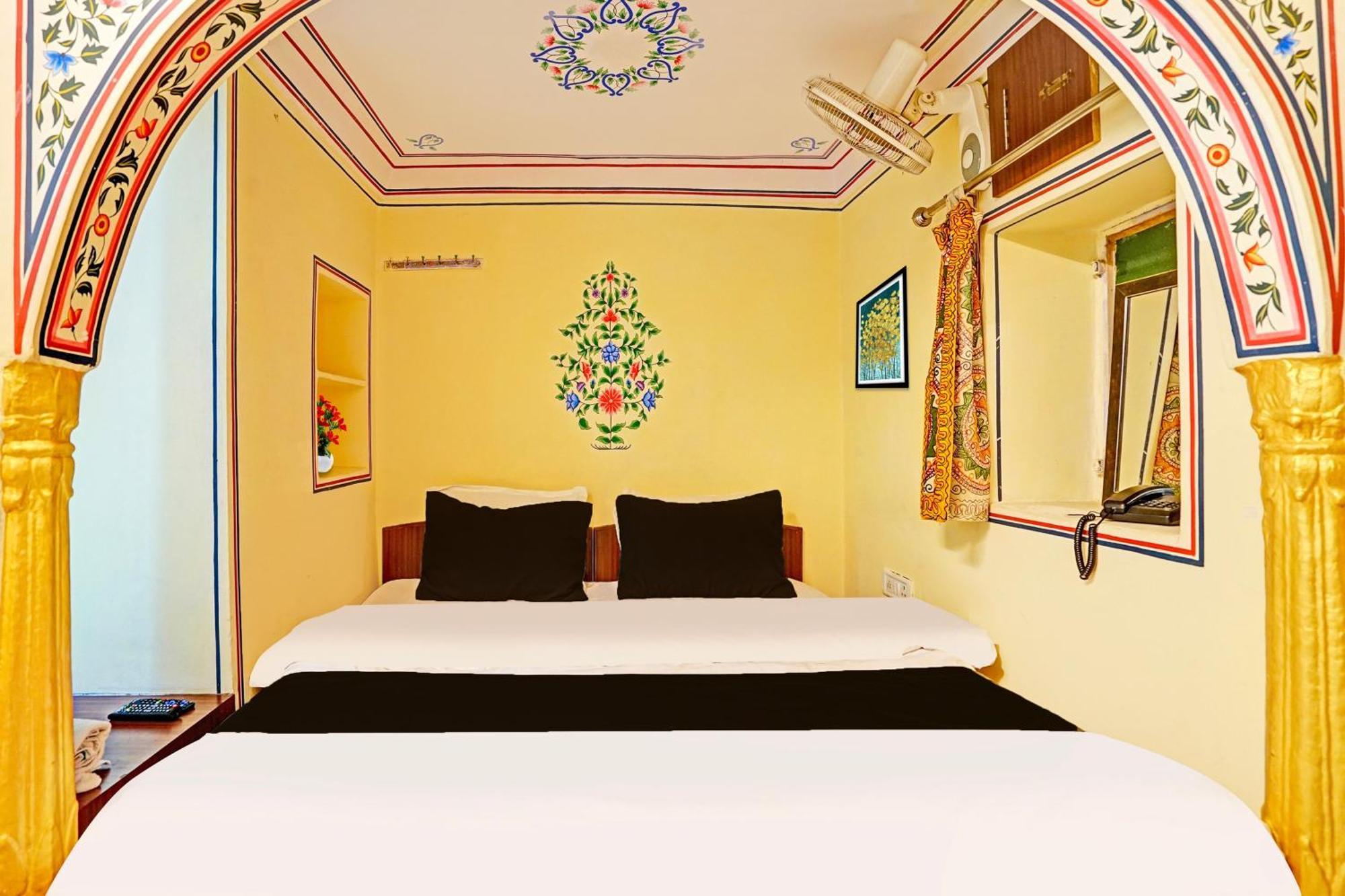 Hotel Super Collection O Ramganj Near Hawa Mahal à Jaipur Extérieur photo